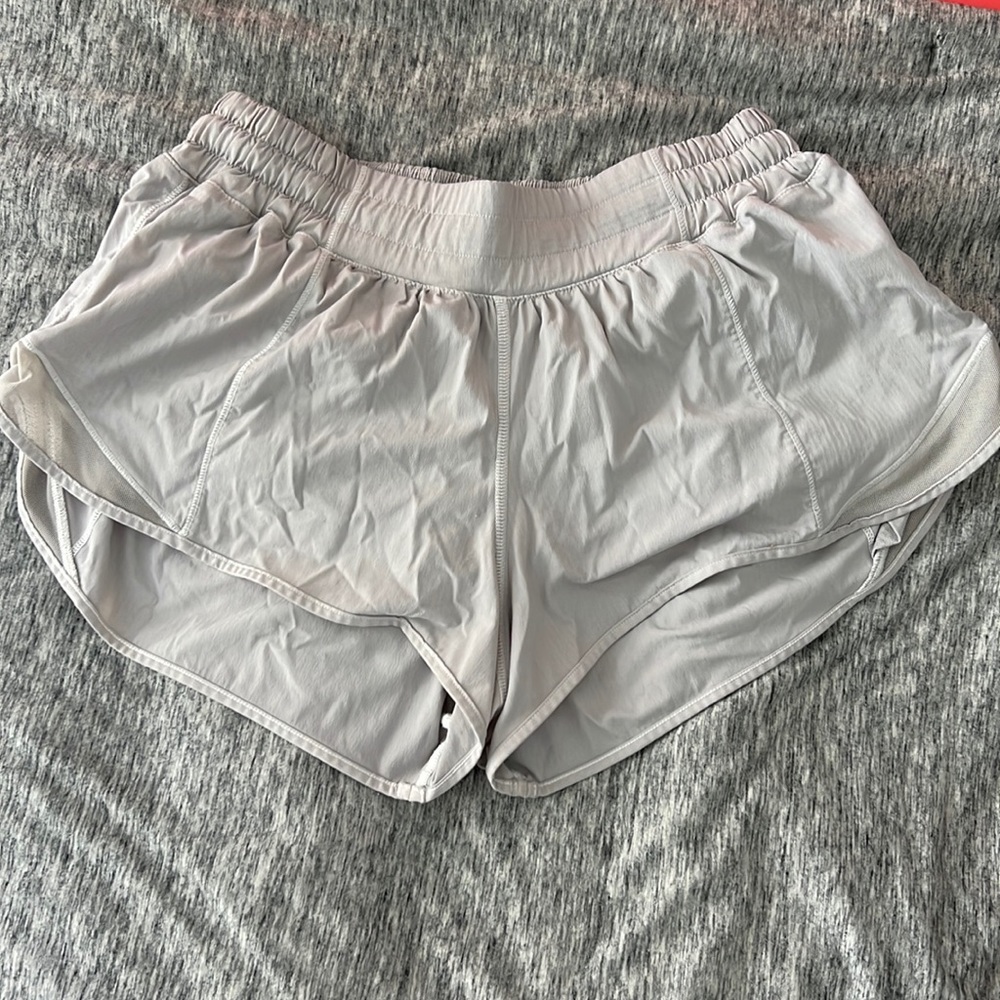 LuLulemon hotty hot shorts size 6